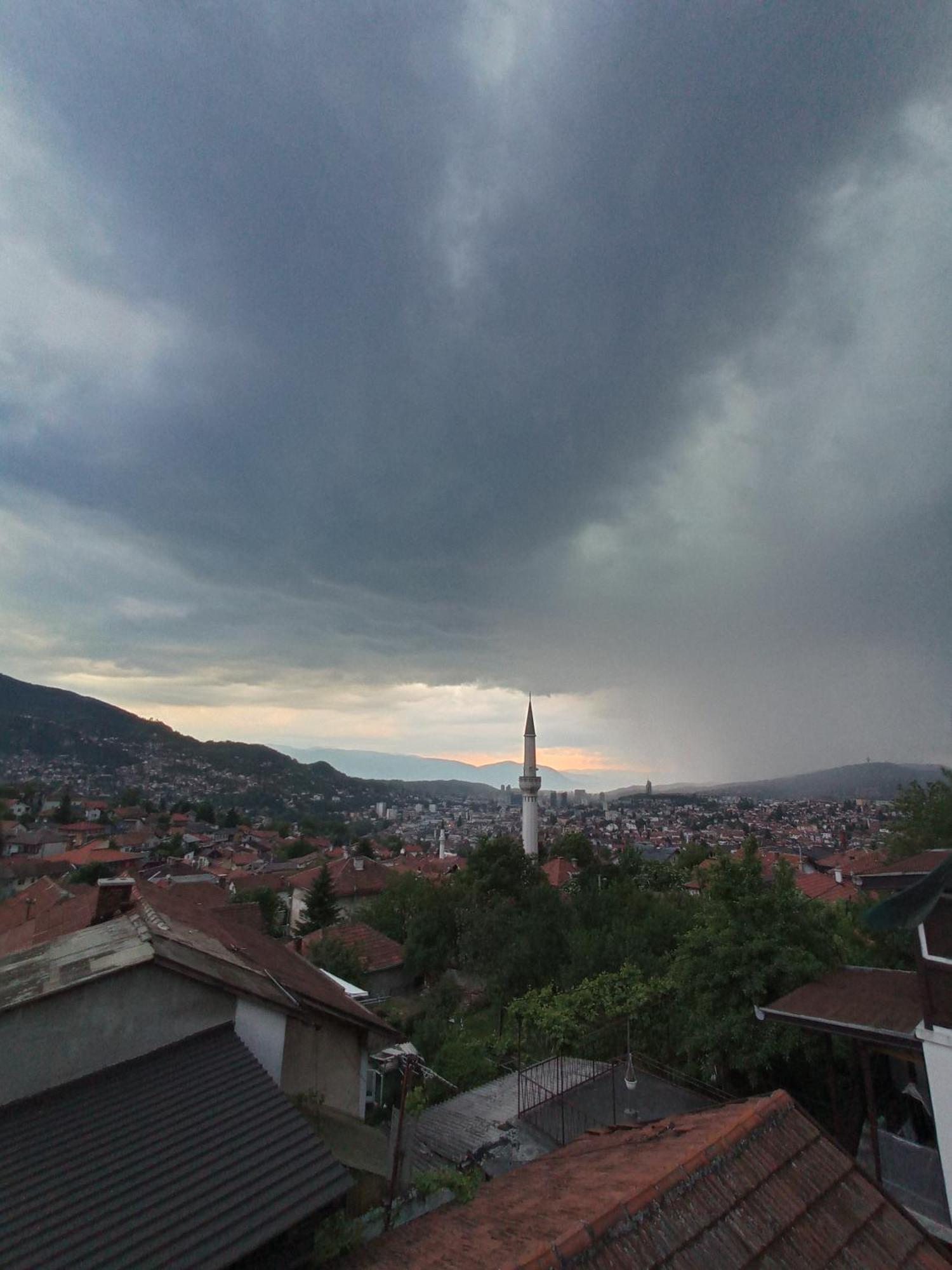 Romantic Sarajevo Bilik gambar